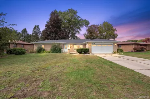 47683 Westlake Dr, Shelby Township, MI 48315