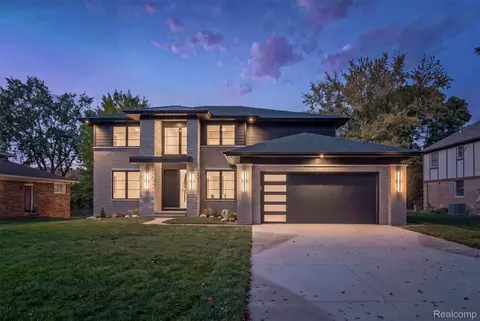 1545 Tiverton Trail Dr, Rochester Hills, MI 48306