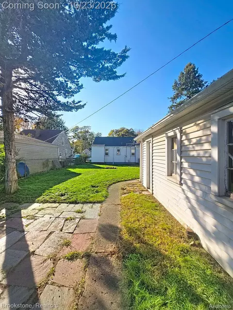 Exterior - 3045 Academy St, Dearborn, MI 48124 photo 2 of 3