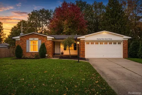 29790 Pierce St, Southfield, MI 48076