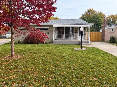 6574 Sterling Ct, Garden City, MI 48135