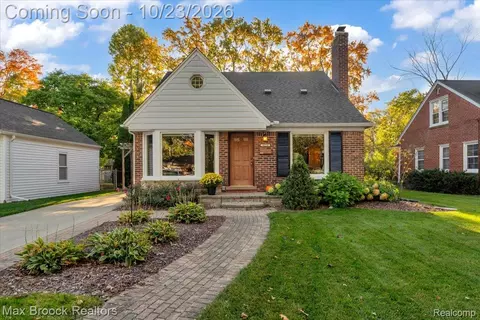32210 Arlington Dr, Beverly Hills, MI 48025