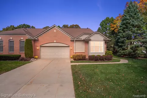 1989 Dunham Dr, Rochester, MI 48306