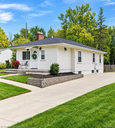 21470 Gill Rd, Farmington Hills, MI 48335