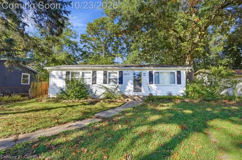 9650 Cooley Lake Rd, White Lake, MI 48386