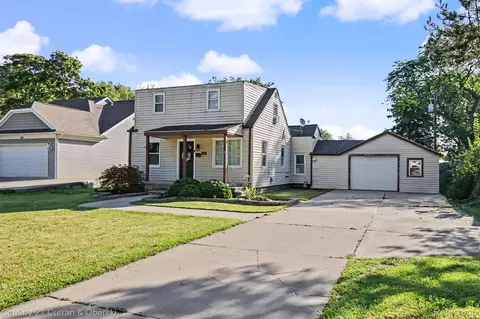 3131 Lafayette Dr, Trenton, MI 48183
