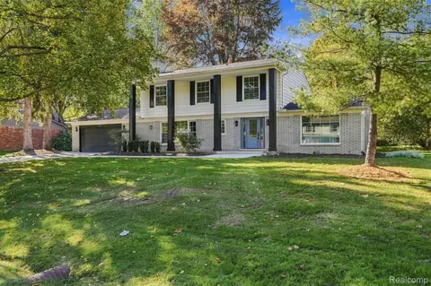 7456 Glengrove Dr, Bloomfield Hills, MI 48301