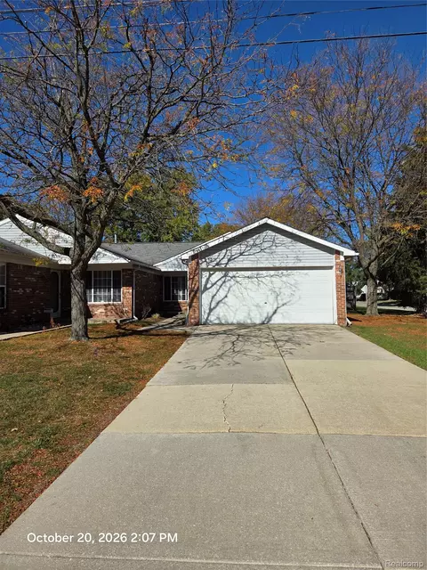 19304 Antonio Ct Apt Ct #36, Roseville, MI 48066