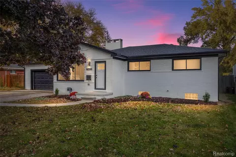 21405 Raymond St, Saint Clair Shores, MI 48082