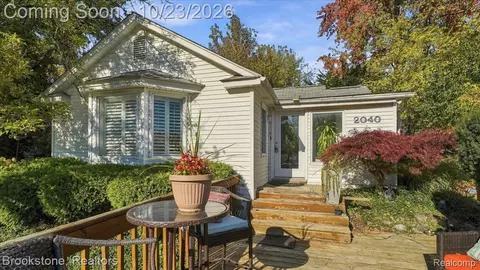 2040 Walnut Lake Rd, West Bloomfield, MI 48323