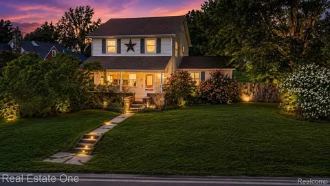 206 Broadway, Springfield, MI 48350
