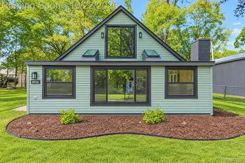 9160 Blondell Ave, White Lake, MI 48386
