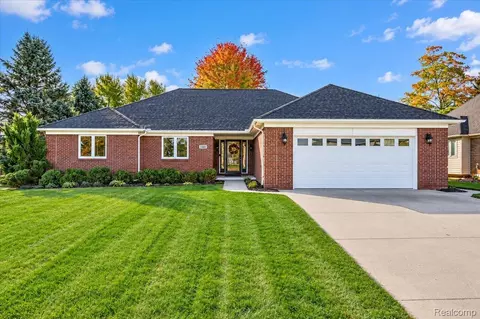 1800 John Paul Ct, Oxford, MI 48371
