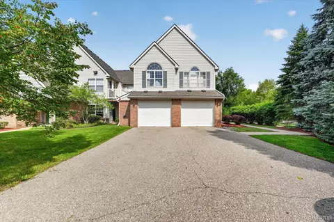 531 Brookfield Dr, Westland, MI 48185