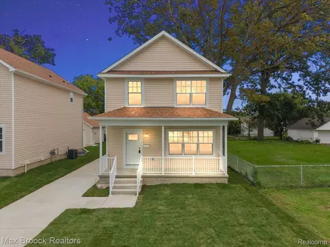 27824 Groveland St, Madison Heights, MI 48071
