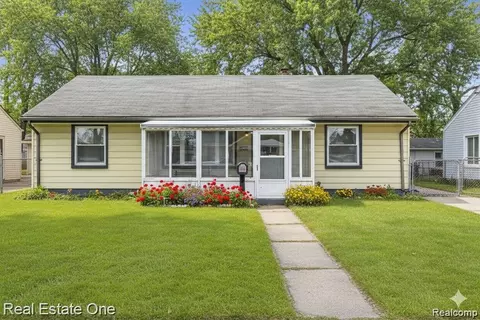 26641 Ridgemont St, Roseville, MI 48066