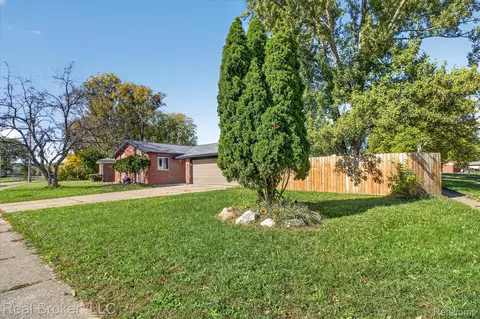 Exterior - 35208 Michelle Dr, Romulus, MI 48174 photo 2 of 7