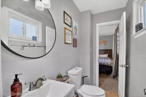 Bath - 35208 Michelle Dr, Romulus, MI 48174 photo 2 of 2