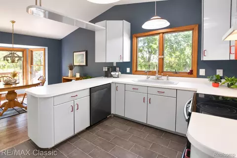Kitchen - 4768 Dillon St, Genoa, MI 48116 photo 2 of 3