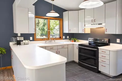 Kitchen - 4768 Dillon St, Genoa, MI 48116 photo 1 of 3
