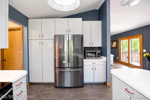 Kitchen - 4768 Dillon St, Genoa, MI 48116 photo 3 of 3