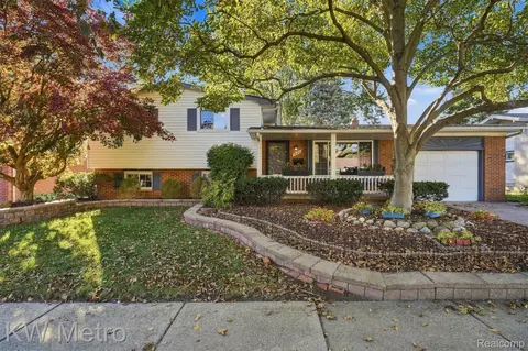 14571 Park St, Livonia, MI 48154