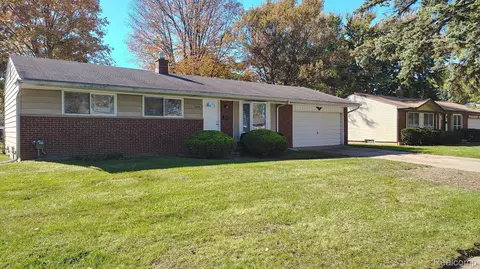 6155 Grace K Dr, Waterford, MI 48329
