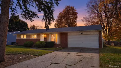 6155 Grace K Dr, Waterford, MI 48329