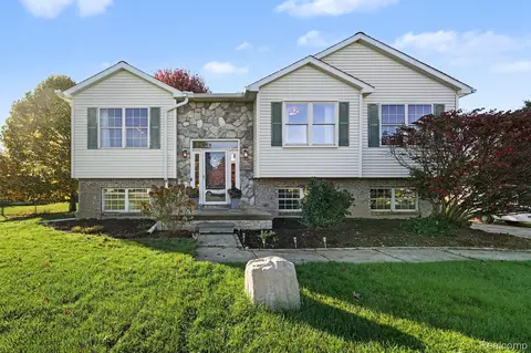11168 Cathy Dr, Goodrich, MI 48438