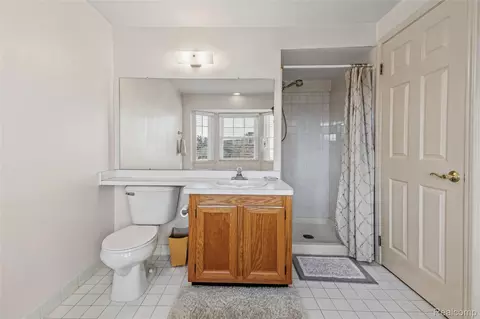 Bath - 18628 Hilltop Dr, Riverview, MI 48193 photo 4 of 5