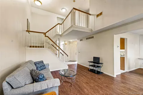 Living - 18628 Hilltop Dr, Riverview, MI 48193 photo 4 of 5