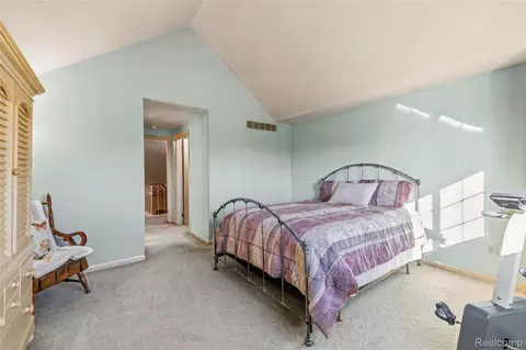 Bedroom - 18628 Hilltop Dr, Riverview, MI 48193 photo 1 of 4