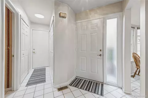 Entry Way - 18628 Hilltop Dr, Riverview, MI 48193 photo 1 of 2