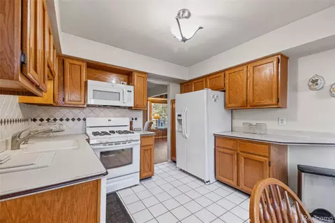 Kitchen - 18628 Hilltop Dr, Riverview, MI 48193 photo 3 of 3