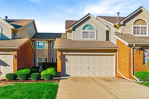 Exterior - 18628 Hilltop Dr, Riverview, MI 48193 photo 2 of 8