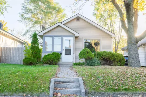 940 Melrose St, Pontiac, MI 48340