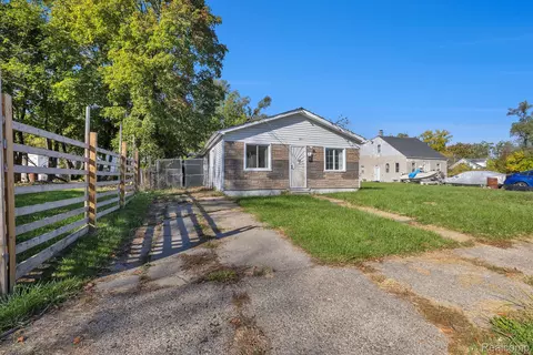 7525 Longacre St, Detroit, MI 48228