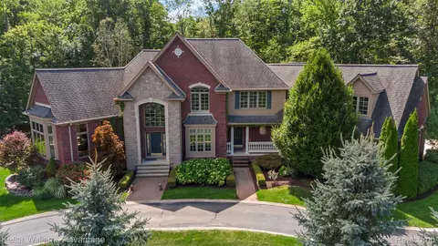 22101 Kettle Lake Rd, Lyon, MI 48167