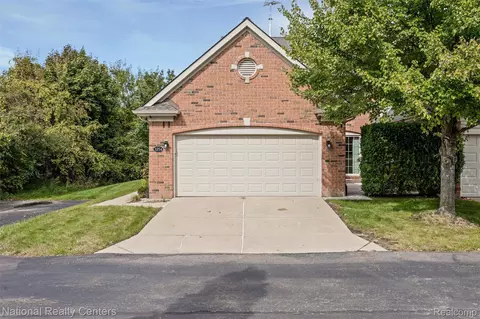 3754 Knightbridge Cir, Sterling Heights, MI 48314