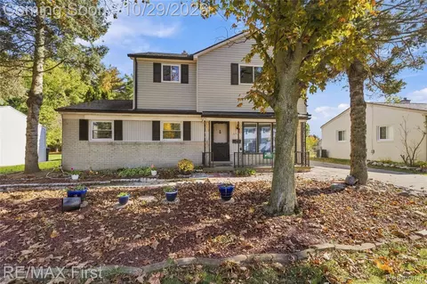 47546 Roland St, Shelby Township, MI 48317