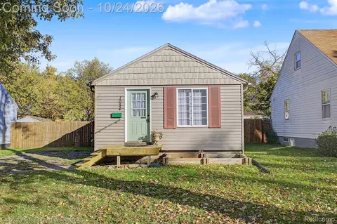 1054 Boston Ave, Waterford, MI 48328
