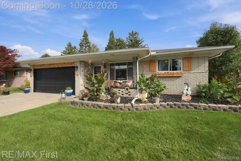 31080 Hartwick Dr, Warren, MI 48088