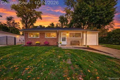 22030 Sloman St, Oak Park, MI 48237
