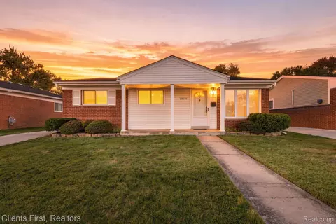 28019 Vogt St, Saint Clair Shores, MI 48081