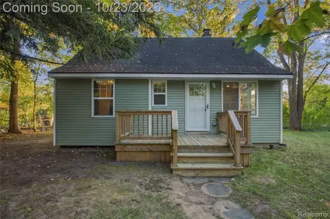 29093 List St, Farmington Hills, MI 48336