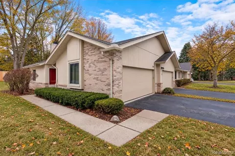 1955 Country Ln, Orion, MI 48360