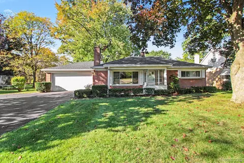 16795 Inkster Rd, Livonia, MI 48154