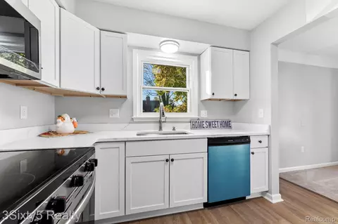 Kitchen - 41 E River Rd #GROSSE, Ile, MI 48138 photo 2 of 2