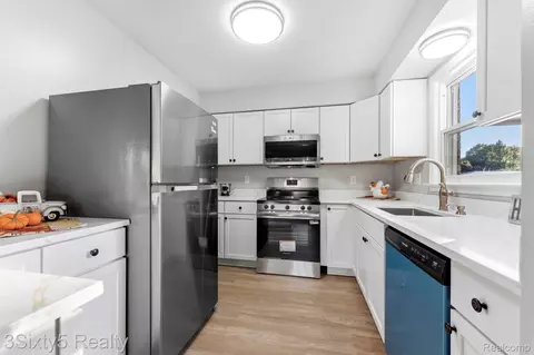 Kitchen - 41 E River Rd #GROSSE, Ile, MI 48138 photo 1 of 2