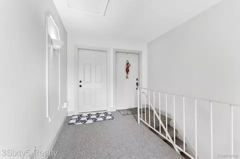 Entry Way - 41 E River Rd #GROSSE, Ile, MI 48138 photo 2 of 3